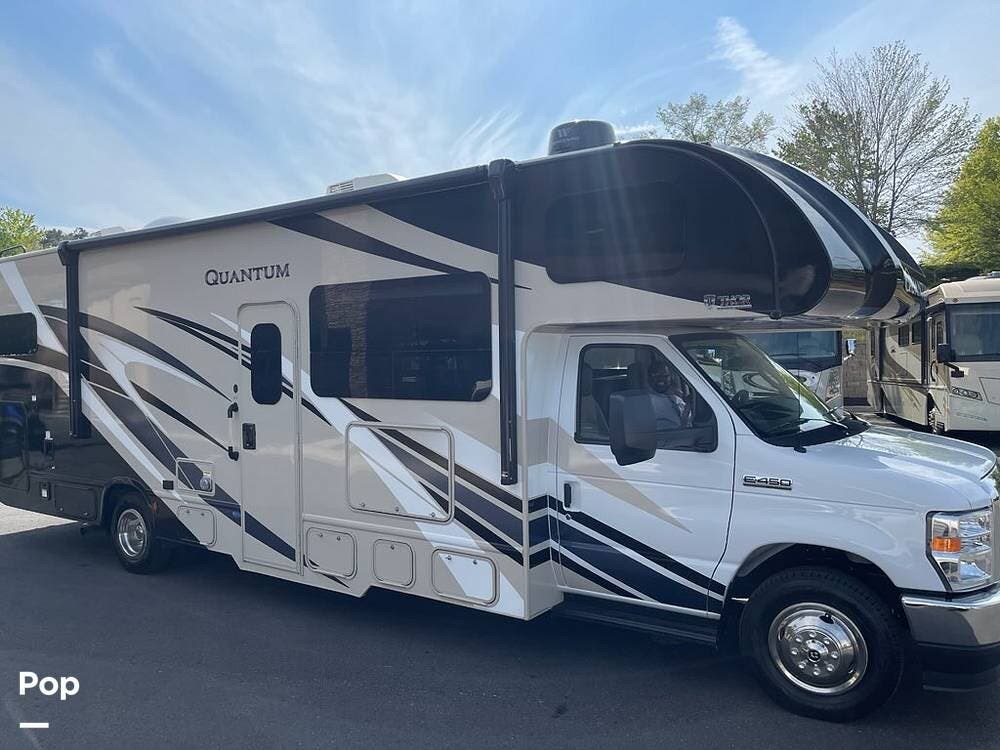 Call now about this 2021 Thor Motor Coach Quantum LF31! 2021 Thor Motor Coach Quantum LF31 - Used Class C For Sale by Pop RVs in Stone Mountain, Georgia features Slideout