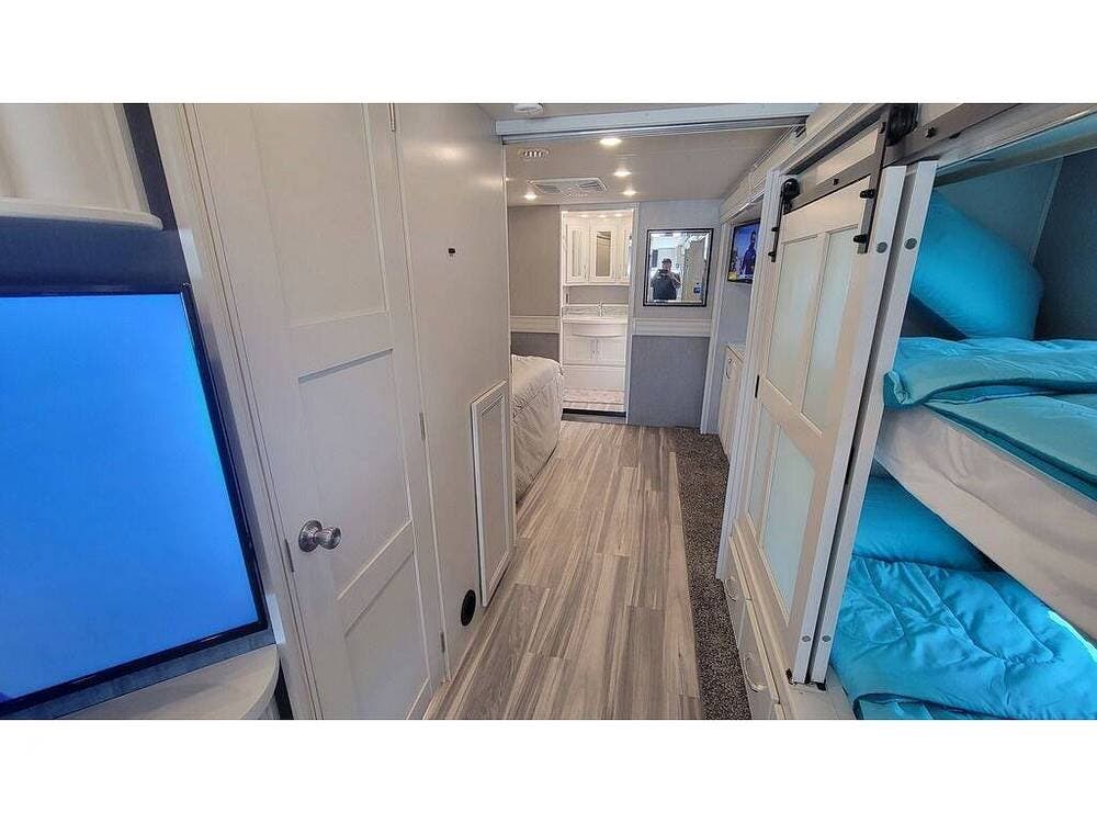Call now about this 2022 Holiday Rambler Navigator 38N! 2022 Holiday Rambler Navigator 38N - Used Diesel Pusher For Sale by Pop RVs in Lake Havasu City, Arizona features Slideout