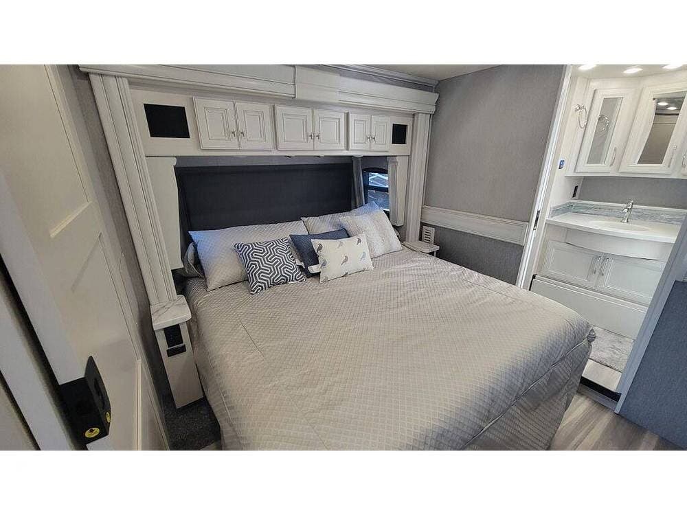 Used 2022 Holiday Rambler Navigator 38N available in Lake Havasu City, Arizona