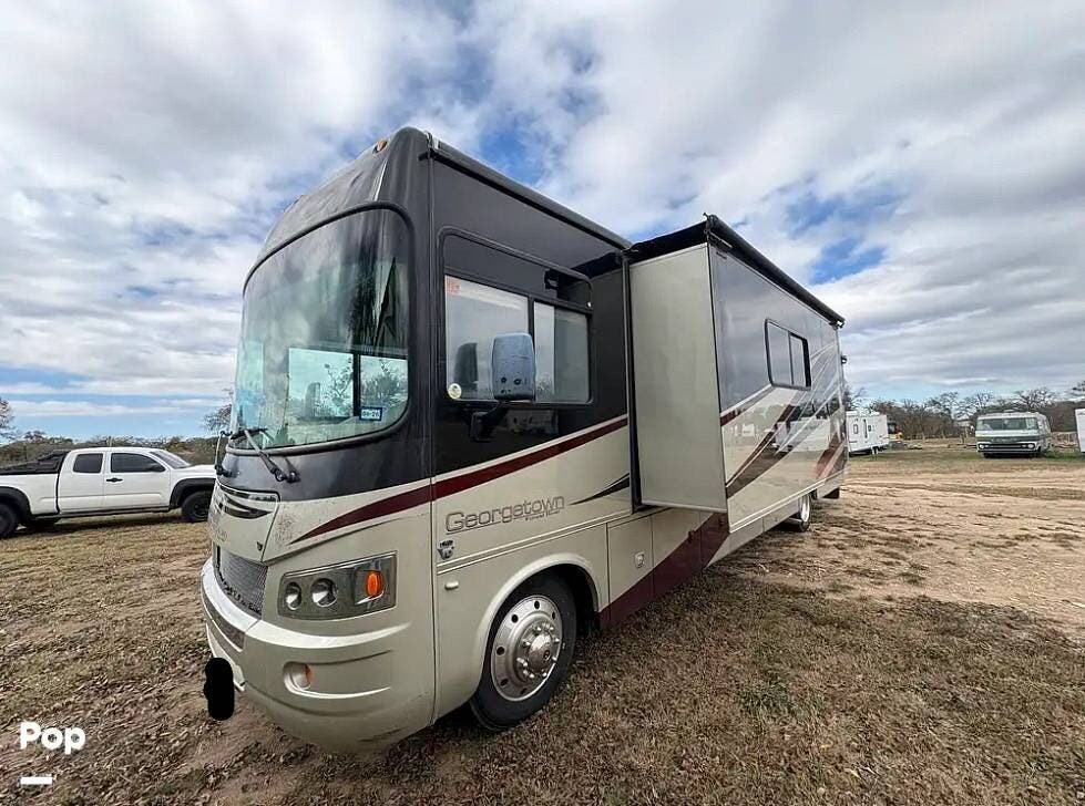 Call now about this 2011 Forest River Georgetown 378TS! 2011 Forest River Georgetown 378TS - Used Class A For Sale by Pop RVs in Fredericksburg, Texas features Generator, Leveling Jacks, Air Conditioning, Awning, Slideout