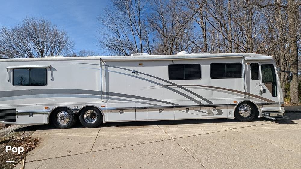 Used 2000 American Coach American Heritage 45IS available in Brownsburg, Indiana