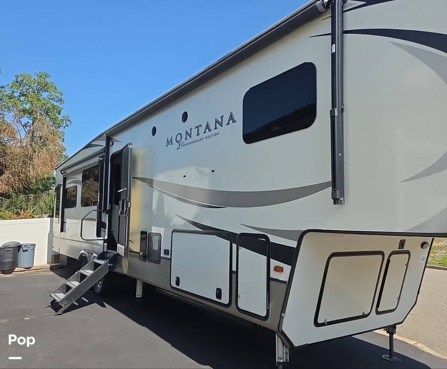 Call now about this 2019 Keystone Montana 3721RL! 2019 Keystone Montana 3721RL - Used Fifth Wheel For Sale by Pop RVs in Haskell, New Jersey features Slideout, Leveling Jacks, Awning, Air Conditioning