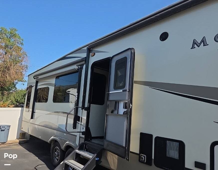 Contact us now about this 2019 Keystone Montana 3721RL! 2019 Montana 3721RL by Keystone from Pop RVs in Haskell, New Jersey