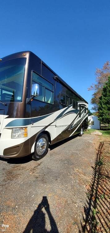 Call now about this 2014 Tiffin Allegro 31SA! 2014 Tiffin Allegro 31SA - Used Class A For Sale by Pop RVs in Onancock, Virginia features Generator, Slideout, Awning, Air Conditioning