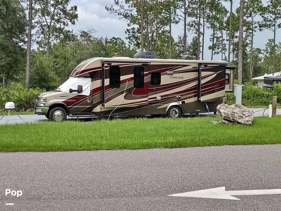 Call now about this 2018 Forest River Forester 2801! 2018 Forest River Forester 2801 - Used Class C For Sale by Pop RVs in Saint Petersburg, Florida features Slideout