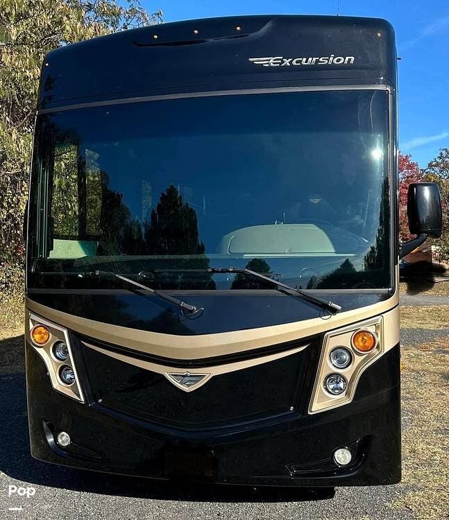 Call now about this 2014 Fleetwood Excursion 35C! 2014 Fleetwood Excursion 35C - Used Diesel Pusher For Sale by Pop RVs in Inman, South Carolina features Slideout