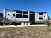 Call now about this 2025 Alliance RV Benchmark 44LFT! 2025 Alliance RV Benchmark 44LFT - Used Travel Trailer For Sale by Pop RVs in Kyle, Texas features Awning, Air Conditioning, Slideout, Leveling Jacks