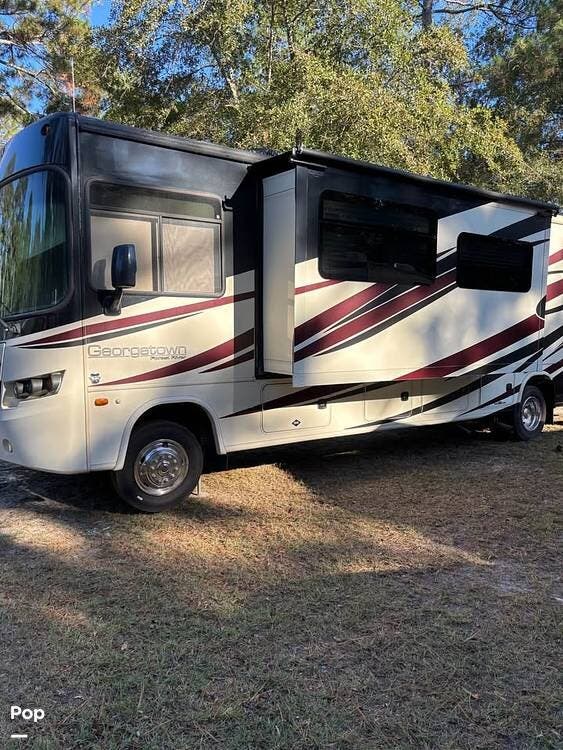 Call now about this 2014 Forest River Georgetown 351DS! 2014 Forest River Georgetown 351DS - Used Class A For Sale by Pop RVs in Lexington, South Carolina features Slideout