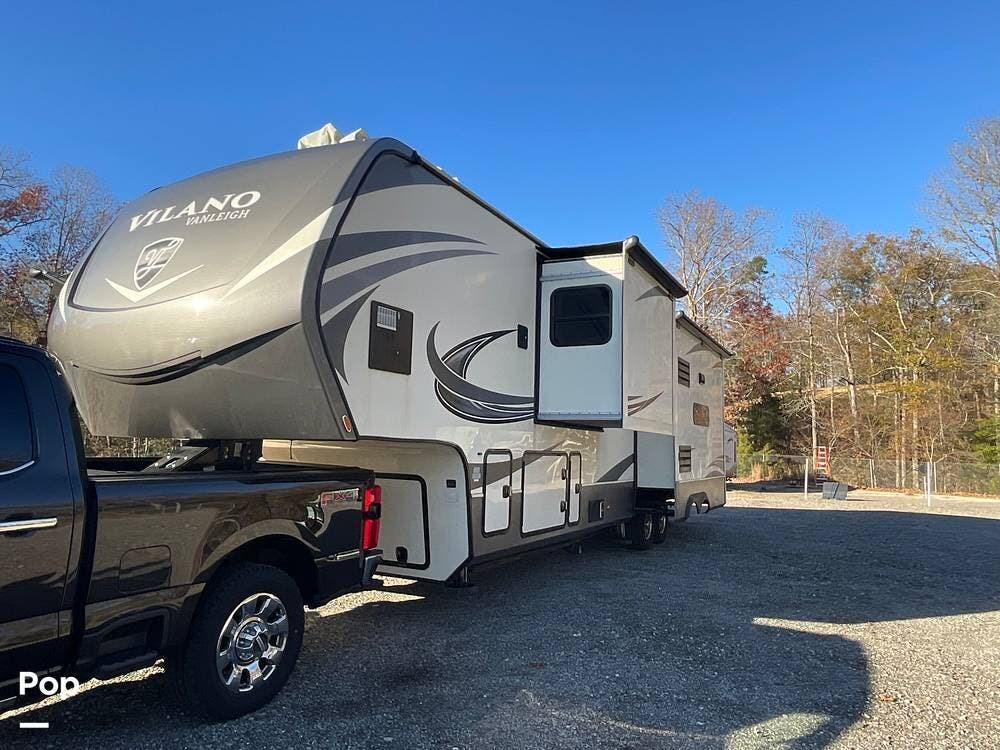 Contact us now about this 2019 Vanleigh Vilano 369FB! 2019 Vilano 369FB by Vanleigh from Pop RVs in Greer, South Carolina