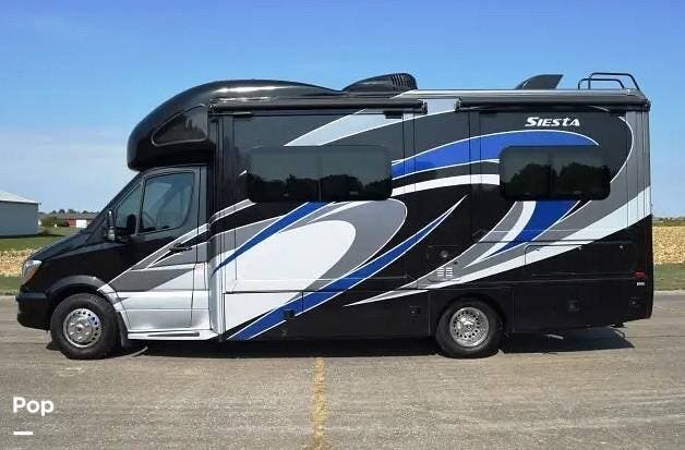 Call now about this 2017 Thor Motor Coach Siesta 24SS! 2017 Thor Motor Coach Siesta 24SS - Used Class C For Sale by Pop RVs in Walcott, Iowa features Air Conditioning, Slideout, Awning, Generator, Leveling Jacks