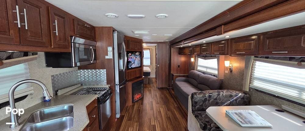 Call now about this 2015 Forest River Georgetown 335DS! 2015 Forest River Georgetown 335DS - Used Class A For Sale by Pop RVs in Mansfield, Texas features Leveling Jacks, Slideout, Generator, Awning, Air Conditioning