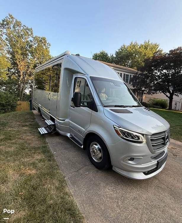 Contact us now about this 2022 Airstream Atlas Murphy Suite! 2022 Atlas Murphy Suite by Airstream from Pop RVs in Lorton, Virginia