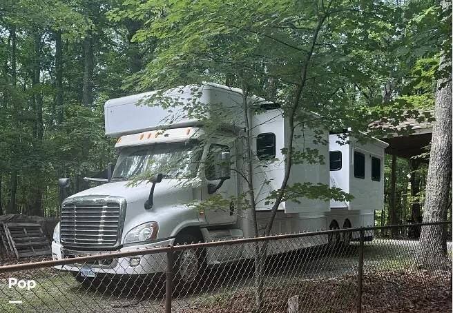 Used 2016 Show Hauler 33 available in Lynchburg, Virginia