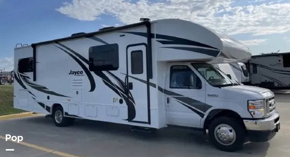 Call now about this 2021 Jayco Redhawk Series M-31 F Ford V8! 2021 Jayco Redhawk Series M-31 F Ford V8 - Used Class C For Sale by Pop RVs in Cave Springs, Arkansas features Slideout