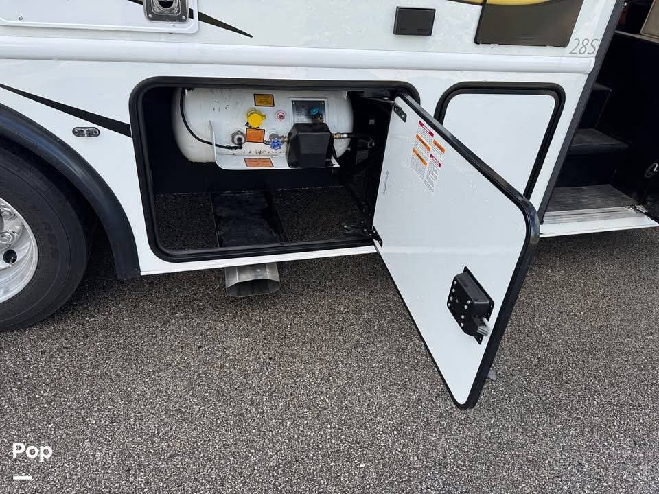 Call now about this 2023 Nexus Verrado NeXus 28S! 2023 Nexus Verrado NeXus 28S - Used Class C For Sale by Pop RVs in Jeffersonville, Indiana features Slideout