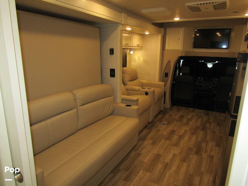 Call now about this 2021 Tiffin Wayfarer 25 RW! 2021 Tiffin Wayfarer 25 RW - Used Class C For Sale by Pop RVs in Harrison, Tennessee features Generator, Awning, Leveling Jacks, Slideout, Air Conditioning