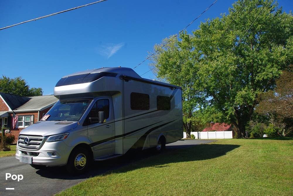Call now about this 2020 Tiffin Wayfarer 25RW! 2020 Tiffin Wayfarer 25RW - Used Class C For Sale by Pop RVs in King, North Carolina features Slideout