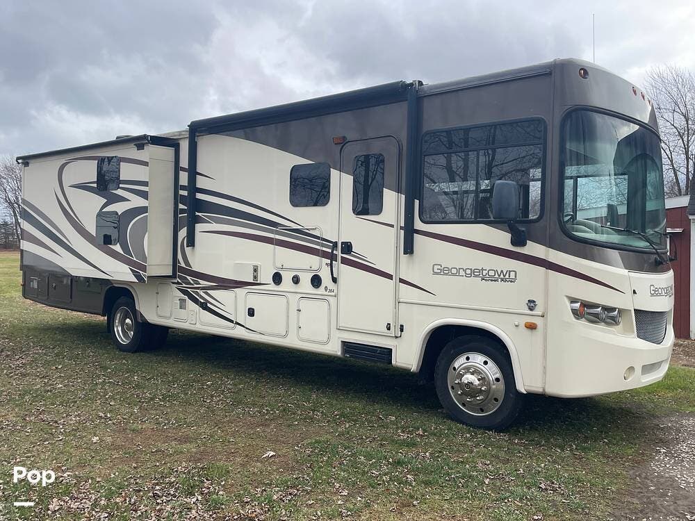 Call now about this 2016 Forest River Georgetown 364ts! 2016 Forest River Georgetown 364ts - Used Class A For Sale by Pop RVs in Chesterfield, Michigan features Leveling Jacks, Awning, Slideout, Generator, Air Conditioning