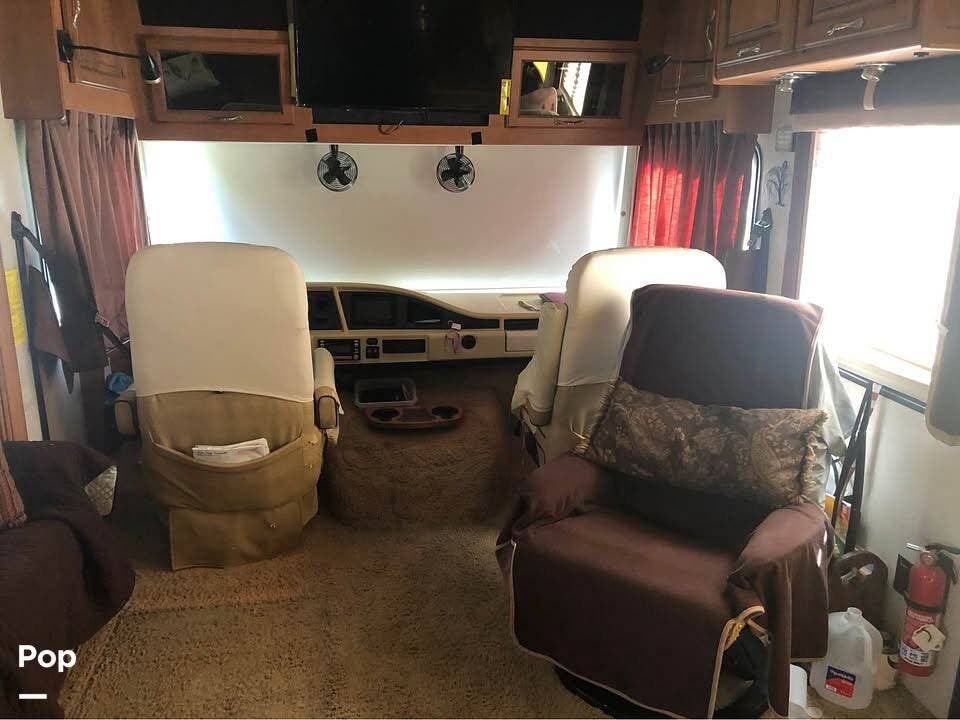 Call now about this 2011 Fleetwood Southwind 32VS! 2011 Fleetwood Southwind 32VS - Used Class A For Sale by Pop RVs in Sarasota, Florida features Slideout