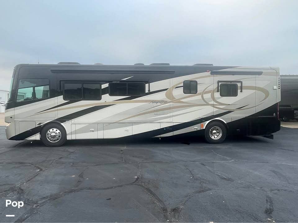 Call now about this 2010 Tiffin Allegro Bus 40QXP! 2010 Tiffin Allegro Bus 40QXP - Used Diesel Pusher For Sale by Pop RVs in Fort Worth, Texas features Air Conditioning, Leveling Jacks, Slideout, Awning, Generator