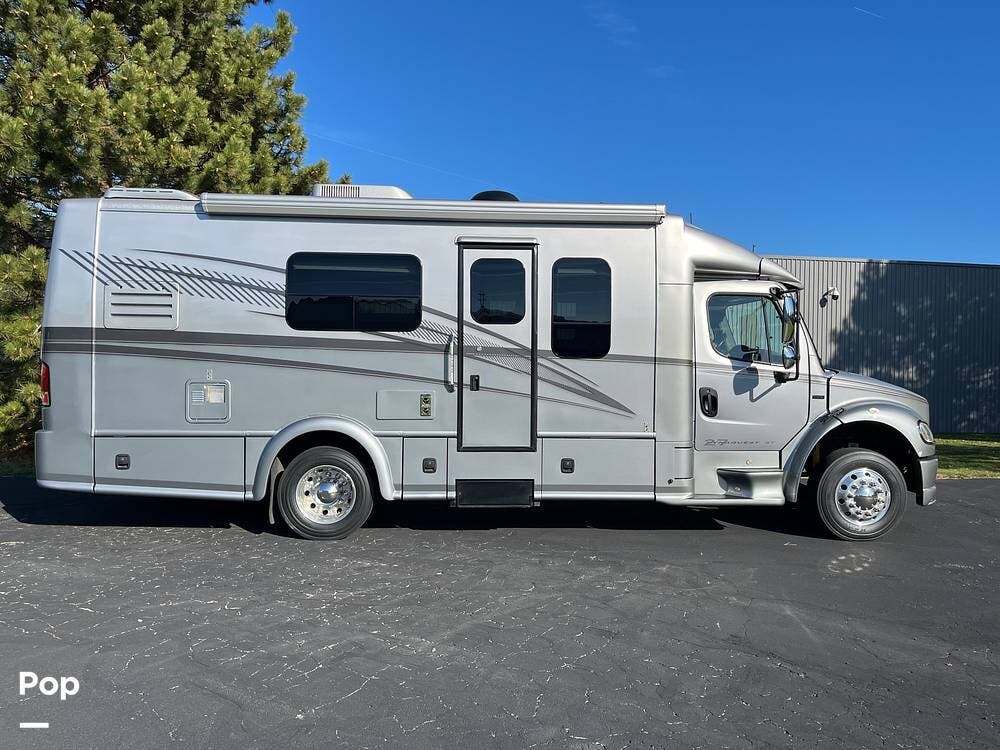 Contact us now about this 2008 Dynamax Corp DynaQuest 275ST Non-slide! 2008 DynaQuest 275ST Non-slide by Dynamax Corp from Pop RVs in Sandusky, Ohio