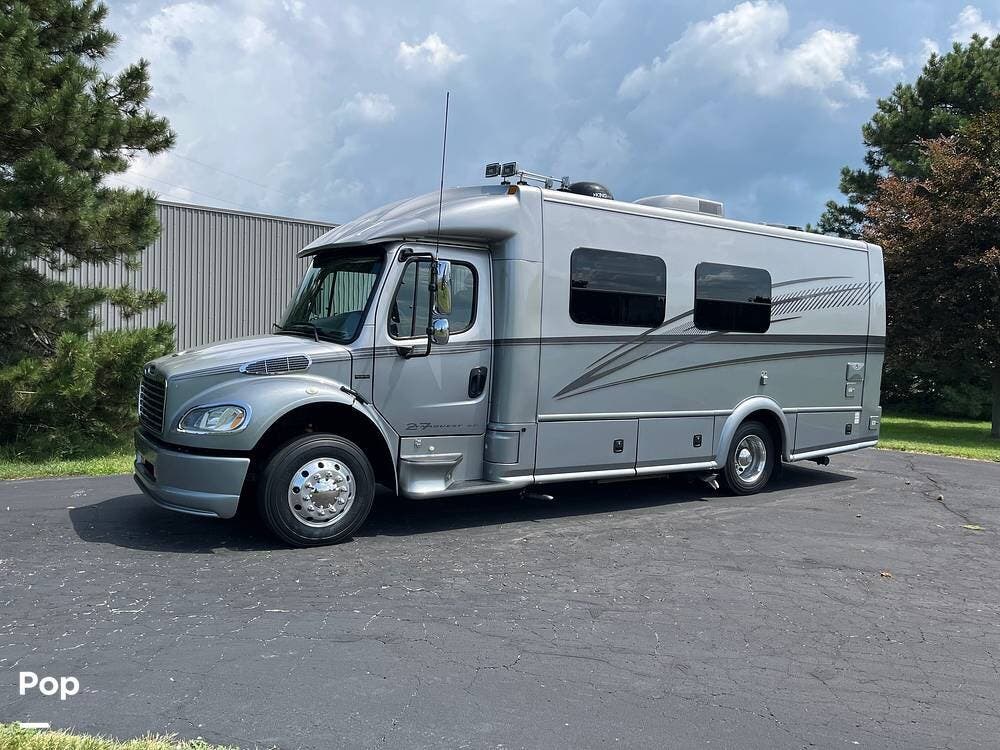 Call now about this 2008 Dynamax Corp DynaQuest 275ST Non-slide! 2008 Dynamax Corp DynaQuest 275ST Non-slide - Used Super C For Sale by Pop RVs in Sandusky, Ohio features Air Conditioning, Awning, Generator