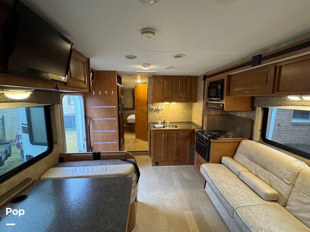 Contact us now about this 2015 Winnebago Minnie Winnie 31H! 2015 Minnie Winnie 31H by Winnebago from Pop RVs in Owens Cross Roads, Alabama