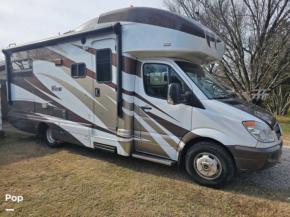 Call now about this 2014 Winnebago View 24J! 2014 Winnebago View 24J - Used Class C For Sale by Pop RVs in Hot Springs National Park, Arkansas features Generator, Awning, Slideout, Air Conditioning