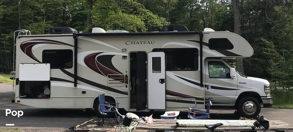Call now about this 2016 Thor Motor Coach Chateau 28A! 2016 Thor Motor Coach Chateau 28A - Used Class C For Sale by Pop RVs in Tuckerton, New Jersey