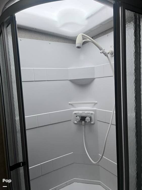 Contact us now about this 2017 Winnebago Vista 31BE! 2017 Vista 31BE by Winnebago from Pop RVs in Utica, Michigan