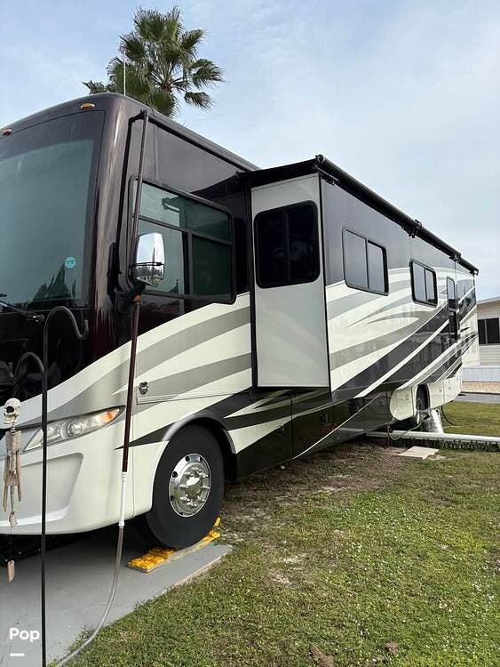 Call now about this 2017 Tiffin Allegro Open Road 36LA! 2017 Tiffin Allegro Open Road 36LA - Used Class A For Sale by Pop RVs in Leesburg, Florida features Slideout