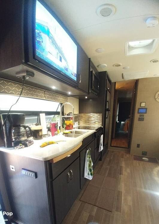 Call now about this 2018 Dynamax Corp Dynamax Isata 4 31DS! 2018 Dynamax Corp Dynamax Isata 4 31DS - Used Class C For Sale by Pop RVs in Wildwood, Florida features Slideout