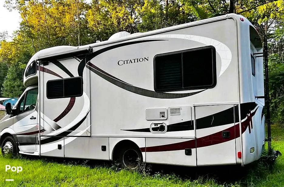 Call now about this 2013 Thor Motor Coach Citation 24SR! 2013 Thor Motor Coach Citation 24SR - Used Class C For Sale by Pop RVs in Grimsley, Tennessee features Generator, Awning, Slideout, Air Conditioning