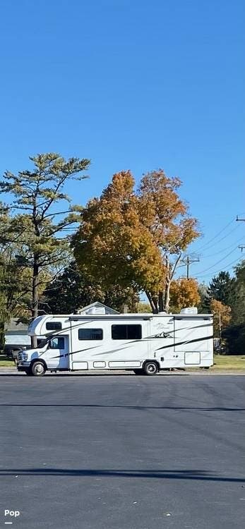 Call now about this 2023 East to West Entrada M-2950OK! 2023 East to West Entrada M-2950OK - Used Class C For Sale by Pop RVs in Rochester, New York features Awning, Generator, Air Conditioning, Leveling Jacks, Slideout