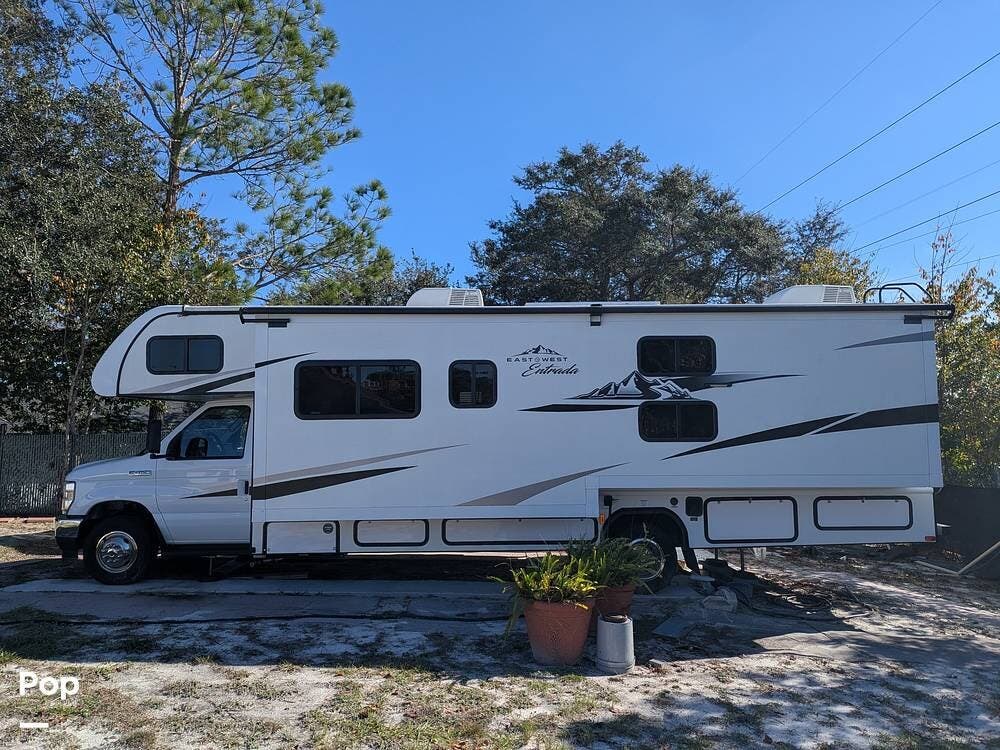Call now about this 2024 East to West Entrada 3100FB! 2024 East to West Entrada 3100FB - Used Class C For Sale by Pop RVs in Deltona, Florida features Air Conditioning, Slideout, Generator, Awning