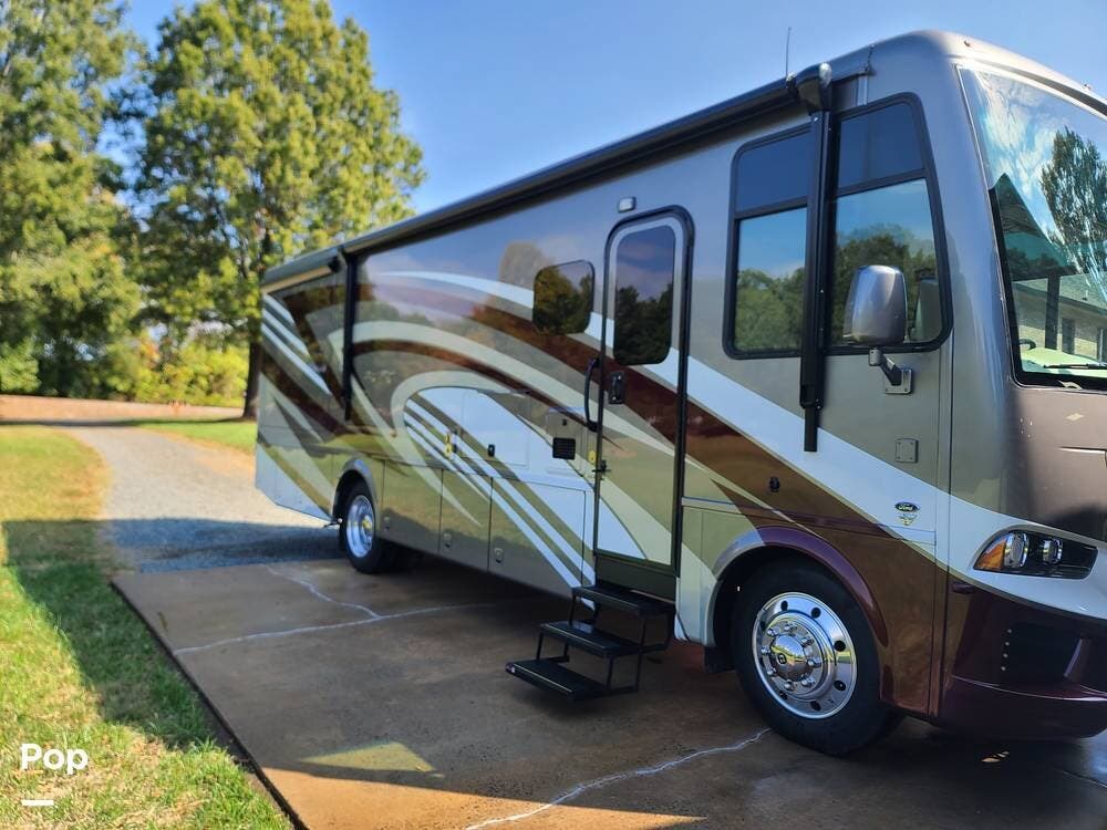 Contact us now about this 2022 Newmar Bay Star 3124! 2022 Bay Star 3124 by Newmar from Pop RVs in Midland, North Carolina