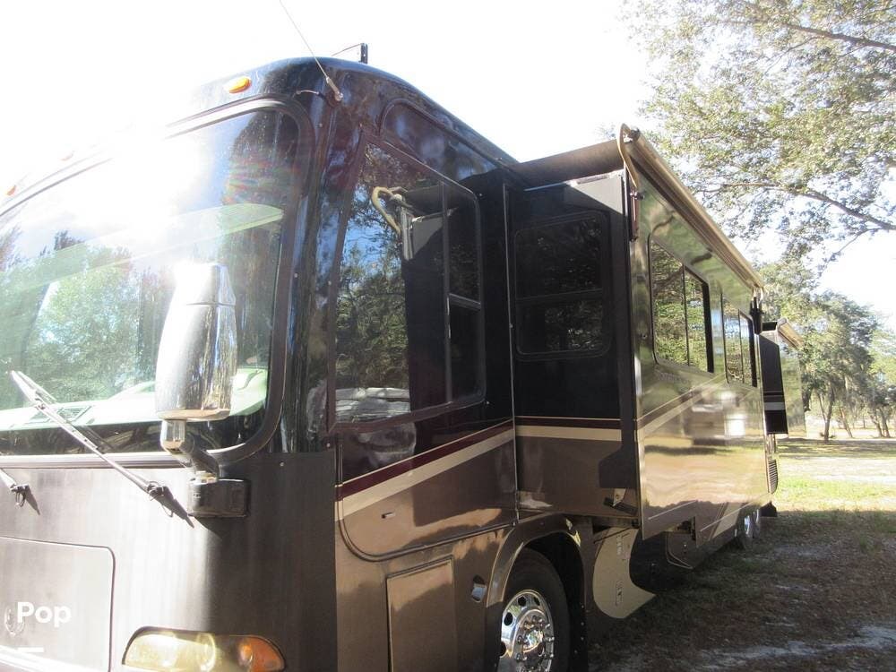 Contact us now about this 2003 Monaco RV Signature Series Triple Crown! 2003 Signature Series Triple Crown by Monaco RV from Pop RVs in Lithia, Florida