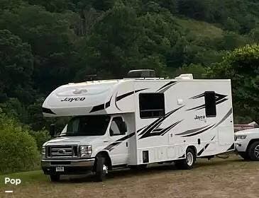 Call now about this 2023 Jayco Redhawk 27N! 2023 Jayco Redhawk 27N - Used Class C For Sale by Pop RVs in Mooresville, North Carolina features Slideout, Generator, Air Conditioning, Awning