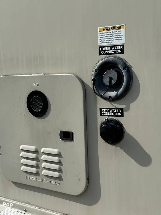 Call now about this 2019 Thor Motor Coach Gemini 23tk! 2019 Thor Motor Coach Gemini 23tk - Used Class C For Sale by Pop RVs in Loudon, Tennessee features Slideout