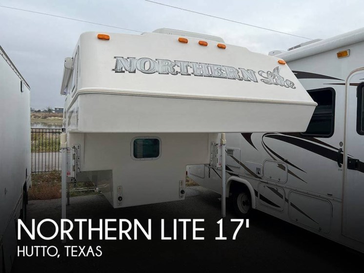 Email now about this 2019 Northern Lite Lite Northern 9-6Q SE Wetbath! Used 2019 Northern Lite Lite Northern 9-6Q SE Wetbath available in Hutto, Texas