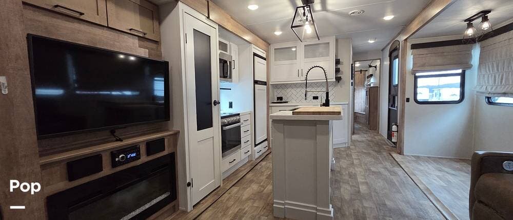 Contact us now about this 2022 Keystone Arcadia 377 RL! 2022 Arcadia 377 RL by Keystone from Pop RVs in Stratford, Oklahoma