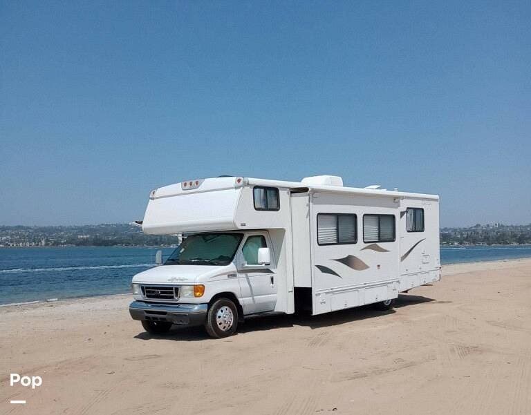 Call now about this 2007 Itasca Spirit 31C! 2007 Itasca Spirit 31C - Used Class C For Sale by Pop RVs in Eastpointe, Michigan features Awning, Slideout, Generator, Air Conditioning