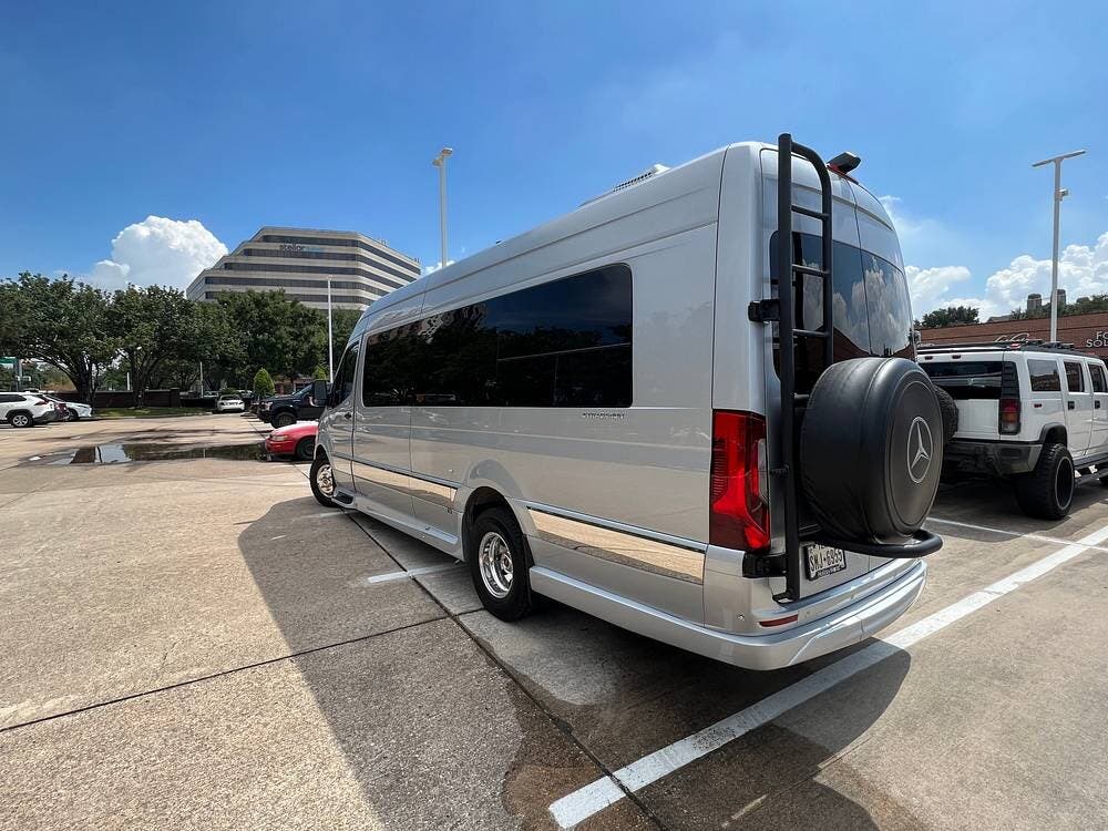 Call now about this 2023 Miscellaneous Strada-ion by Grech 3500XD 170 EXT! 2023 Miscellaneous Strada-ion by Grech 3500XD 170 EXT - Used Class B For Sale by Pop RVs in Houston, Texas features Awning, Air Conditioning
