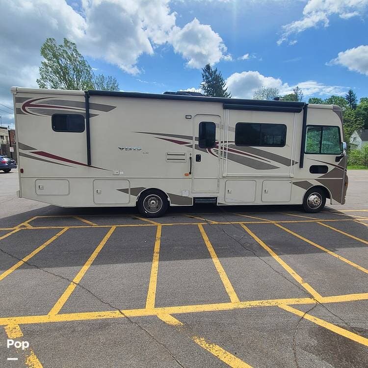 Call now about this 2016 Winnebago Vista LX 30T! 2016 Winnebago Vista LX 30T - Used Class A For Sale by Pop RVs in Springville, New York features Generator, Slideout, Leveling Jacks, Air Conditioning, Awning