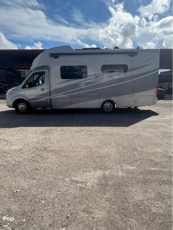 Call now about this 2024 Tiffin Wayfarer 25 RW! 2024 Tiffin Wayfarer 25 RW - Used Class C For Sale by Pop RVs in New Port Richey, Florida features Slideout