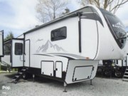 Call now about this 2022 East to West Ahara 365RL! 2022 East to West Ahara 365RL - Used Fifth Wheel For Sale by Pop RVs in Navarre, Florida features Air Conditioning, Leveling Jacks, Awning, Slideout