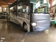 Call now about this 2014 Itasca Suncruiser 38Q! 2014 Itasca Suncruiser 38Q - Used Class A For Sale by Pop RVs in Terre Haute, Indiana features Slideout