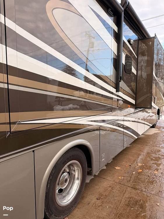 Call now about this 2017 Newmar Newmar 4037! 2017 Newmar Newmar 4037 - Used Diesel Pusher For Sale by Pop RVs in Newfane, New York features Slideout