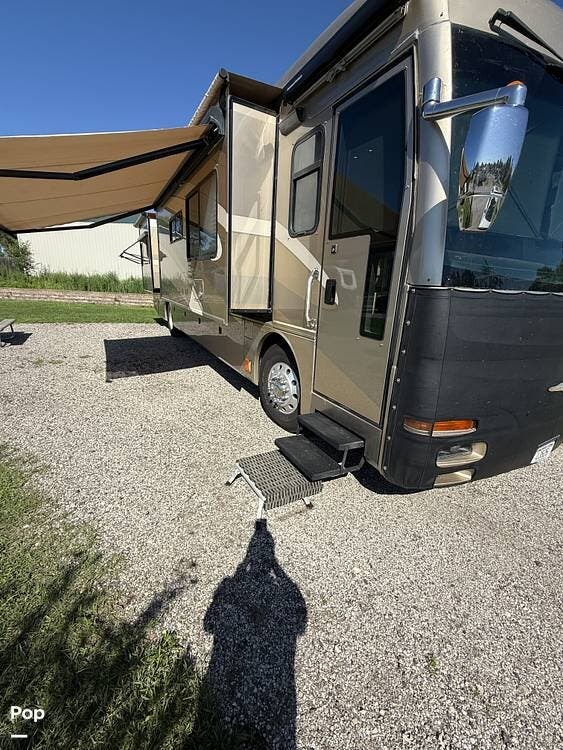 Contact us now about this 2005 American Coach American Tradition 40L! 2005 American Tradition 40L by American Coach from Pop RVs in Stoughton, Wisconsin