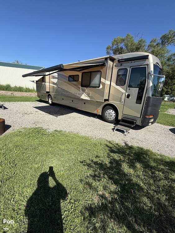 Used 2005 American Coach American Tradition 40L available in Stoughton, Wisconsin